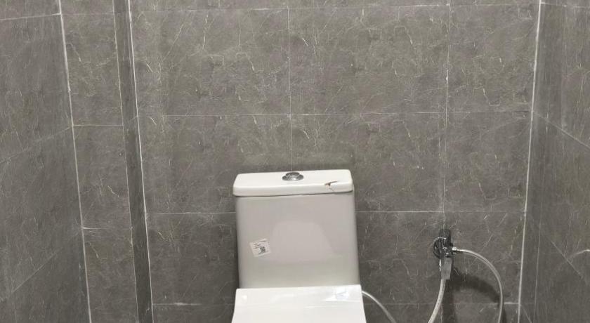 864435272
